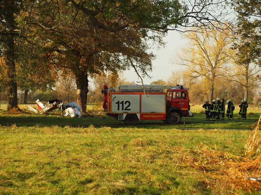 Kleinflugzeug abgestuerzt Sankt Augustin Meindorf P054.JPG